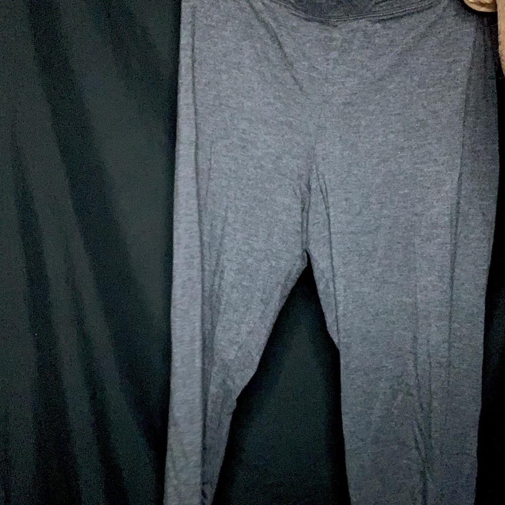 Pink Victoria’s Secret leggings black calf length